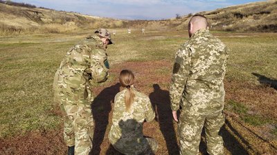 Стріляли з автомата, влучали у мішень зі снайперської гвинтівки. На Кіровоградщині відбулися змагання Снайпер-21 Стріляли з автомата, влучали у мішень зі снайперської гвинтівки. На Кіровоградщині відбулися змагання Снайпер-21