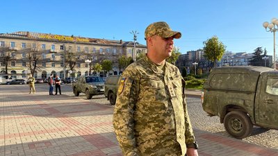 Захищатимуть Черкащину від "шахедів": чотири автомобілі для ППО передали місцеві підприємці
