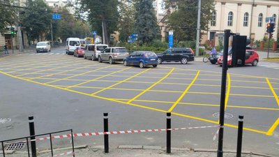 У Франківську на одному з перехресть нанесли новий тип дорожньої розмітки. Що вона означає