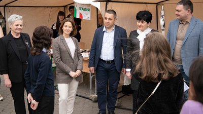 Ярмарок, брейн-ринг, конкурси: в центрі Ужгорода святкують День Європи