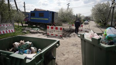У Дніпрі прорвало трубу і обвалилася дорога: чи лагодять комунальники систему? У Дніпрі прорвало трубу і обвалилася дорога: чи лагодять комунальники систему?