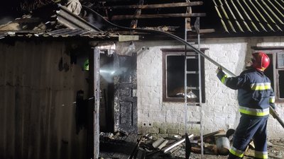 В Ічні під час пожежі житлового будинку загинула жінка В Ічні під час пожежі житлового будинку загинула жінка
