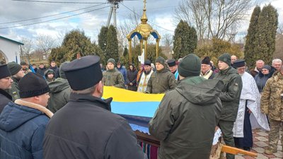 На Тернопільщині попрощалися з воїном Анатолієм Аксеновських