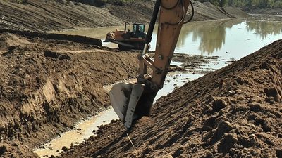 10 мільйонів у воду. У Нижньому Вербіжі - проти укріплення дамби
