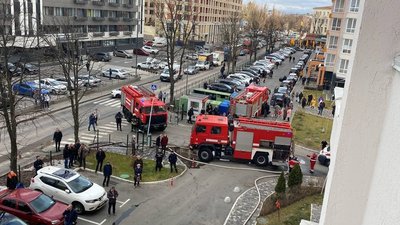 У Києві горіла 16-типоверхівка. Людей евакуювали У Києві горіла 16-типоверхівка. Людей евакуювали