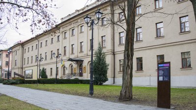 13 пам'яток Миколаєва обладнали табличками з QR-кодом і шрифтом Брайля 13 пам'яток Миколаєва обладнали табличками з QR-кодом і шрифтом Брайля