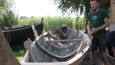 Фарінг laisvе: у Рівному на Оствиці зробили реконструкцію човна скандинавів Фарінг laisvе: у Рівному на Оствиці зробили реконструкцію човна скандинавів