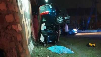 Поліція Вінниччини встановлює причину смертельної аварії(ФОТО) Поліція Вінниччини встановлює причину смертельної аварії(ФОТО)