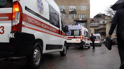 Прикарпатські медики отримали сім автомобілів швидкої допомоги