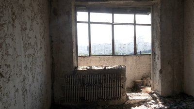 У Харкові мешканці обстріляної багатоповерхівки просять обстежити будинок У Харкові мешканці обстріляної багатоповерхівки просять обстежити будинок