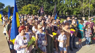 У Миколаєві вшанували пам'ять загиблих воїнів У Миколаєві вшанували пам'ять загиблих воїнів