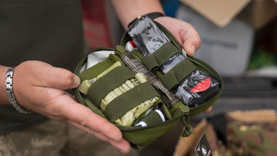 Жителі Новомосковського району Дніпропетровщини збирають ліки та медичні засоби на фронт