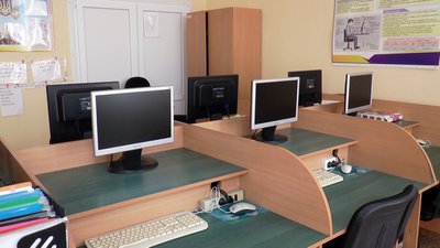 Школа фінансується коштом обласного бюджету