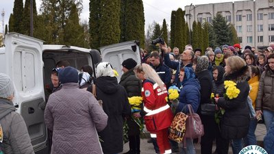 На Тернопільщині зустріли загиблого бійця Сергія Грищука На Тернопільщині зустріли загиблого бійця Сергія Грищука