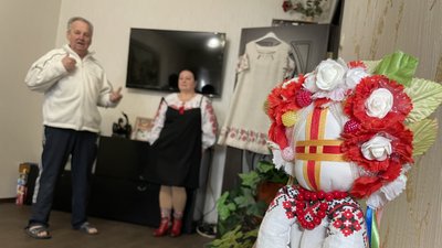 Вишиванка в окупації: історія херсонки, яка пошила сукню зі старовинних рушників та ходила в ній по місту Вишиванка в окупації: історія херсонки, яка пошила сукню зі старовинних рушників та ходила в ній по місту
