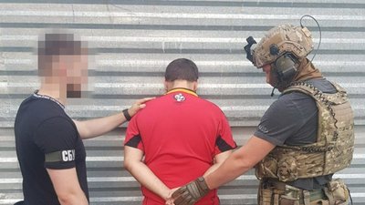 На Миколаївщині СБУ затримала чоловіка, якого підозрюють у корегуванні вогню РФ
