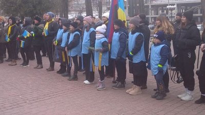 "Нагадати, що війна іде вже восьмий рік". У Франківську відбувся перший жіночий автопробіг "Нагадати, що війна іде вже восьмий рік". У Франківську відбувся перший жіночий автопробіг