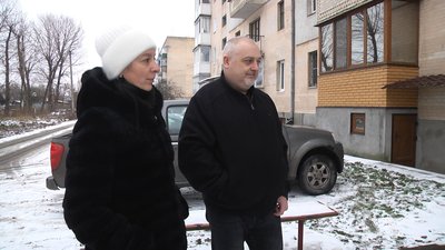 Жильці не встигають набрати воду, коли вмикають електрику, тому носять з криниці. 8 грудня 2022 рік Жильці не встигають набрати воду, коли вмикають електрику, тому носять з криниці. 8 грудня 2022 рік