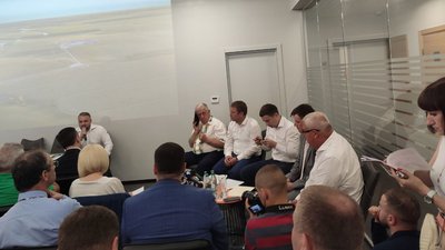 Голови громад та аграрії Тернопільщини обговорили закон про ринок землі з міністром агрополітики