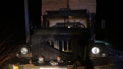 Дві вантажівки з незаконною деревиною затримали на Волині