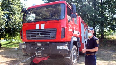 Діставали автомобіль за допомогою троса Діставали автомобіль за допомогою троса