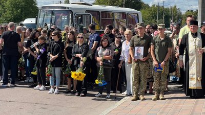 Разом навчалися, разом пішли воювати: в Житомирі попрощалися із Олександром Кривизюком та Олександром Шалаєвим