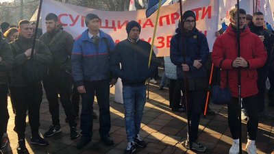Противники закону про ринок землі знову зібралися біля Ради