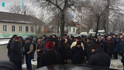 Церковні війни на Рівненщині: парафіяни приїхали до поліції