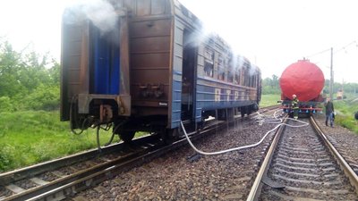 Гасили пожежу 45 хвилин четверо рятувальників та пожежний потяг станції Помічна Гасили пожежу 45 хвилин четверо рятувальників та пожежний потяг станції Помічна