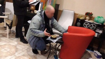 На Полтавщині фотографа з РФ підозрюють у зберіганні дитячої порнографії На Полтавщині фотографа з РФ підозрюють у зберіганні дитячої порнографії