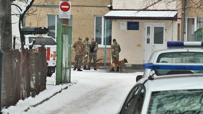 Навчання у хмельницькій школі, де шукали вибухівку, відновлять 14 січня