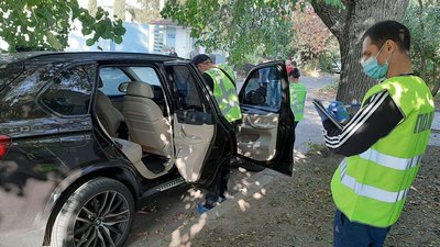 Стрільба в центрі Харкова: поранена жінка, викрали автомобіль Стрільба в центрі Харкова: поранена жінка, викрали автомобіль