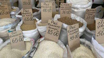 Різновиди крупи на хмельницькому продуктовому ринку, 2 вересня 2023. Фото: Суспільне Хмельницький Різновиди крупи на хмельницькому продуктовому ринку, 2 вересня 2023. Фото: Суспільне Хмельницький