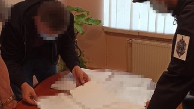 На Прикарпатті посадовця лісу затримали за вимагання хабара На Прикарпатті посадовця лісу затримали за вимагання хабара