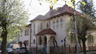 Музичний салон, маєток лікаря та місце публічних страт. Історії трьох будинків із кварталу вілл у Чернівцях Музичний салон, маєток лікаря та місце публічних страт. Історії трьох будинків із кварталу вілл у Чернівцях