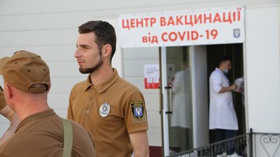 У київському центрі вакцинації чергуватиме муніципальна охорона