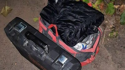 У Житомирі затримали чоловіка, якого підозрюють у причетності до крадіжки з автомобіля У Житомирі затримали чоловіка, якого підозрюють у причетності до крадіжки з автомобіля
