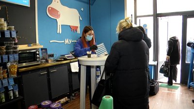 У Житомирі перевірили кафе, магазини та піцерії на дотримання карантину У Житомирі перевірили кафе, магазини та піцерії на дотримання карантину