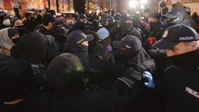 У Польщі сталися сутички між поліцією та учасниками протесту проти заборони абортів