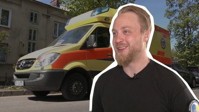 Парамедик з Німеччини допомагає транспортувати поранених зі Львова за кордон
