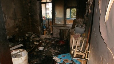 На Житомирщині під час гасіння пожежі у п'ятиповерховому будинку врятували господаря квартири