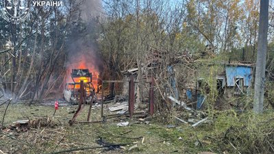 Двоє загиблих людей, троє поранених 5 зруйнованих будинків: РФ завдала удару по Битиці