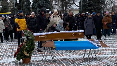 "Війна забирає найкращих": у Черкасах віддали останню шану загиблому захиснику "Війна забирає найкращих": у Черкасах віддали останню шану загиблому захиснику