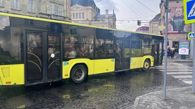 У Львові бракує контролерів у громадському транспорті: у чому причина