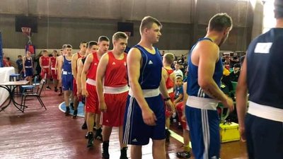 Спортсмени Херсона вибороли золоті медалі на всеукраїнському турнірі з боксу Спортсмени Херсона вибороли золоті медалі на всеукраїнському турнірі з боксу