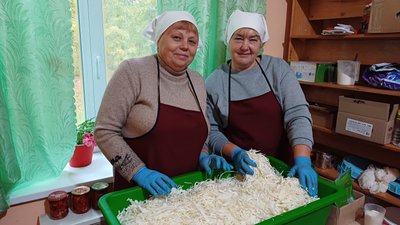 У селі Дамаска на Полтавщині облаштували міні-цех із переробки овочів: що і для кого там готують У селі Дамаска на Полтавщині облаштували міні-цех із переробки овочів: що і для кого там готують
