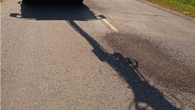 На Волині латають вибоїни на двох дорогах територіального значення На Волині латають вибоїни на двох дорогах територіального значення