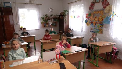 Учні 17 шкіл на Львівщині користуються туалетами надворі Учні 17 шкіл на Львівщині користуються туалетами надворі