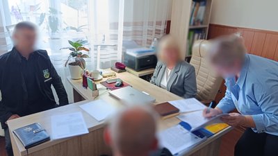 Затримання підозрюваної у справі про реконструкцію стадіону в Подільську на Одещині