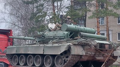 Техніка, яку військові РФ кинули поблизу кордону на Сумщині, слугуватиме ЗСУ Техніка, яку військові РФ кинули поблизу кордону на Сумщині, слугуватиме ЗСУ